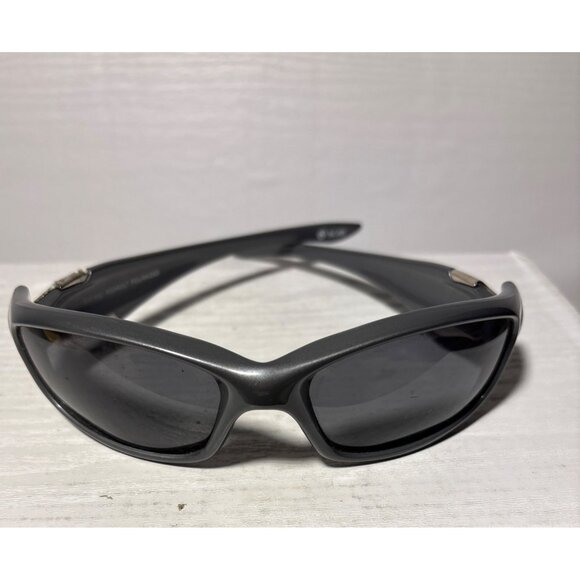 Stylish Gray Sunglasses - Picture 8 of 9